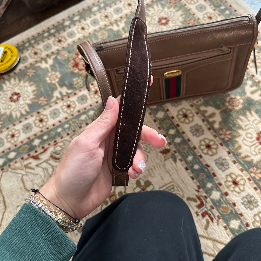 Gucci Tan Leather Crossbody with Signature Stripe - Picture 11 of 12
